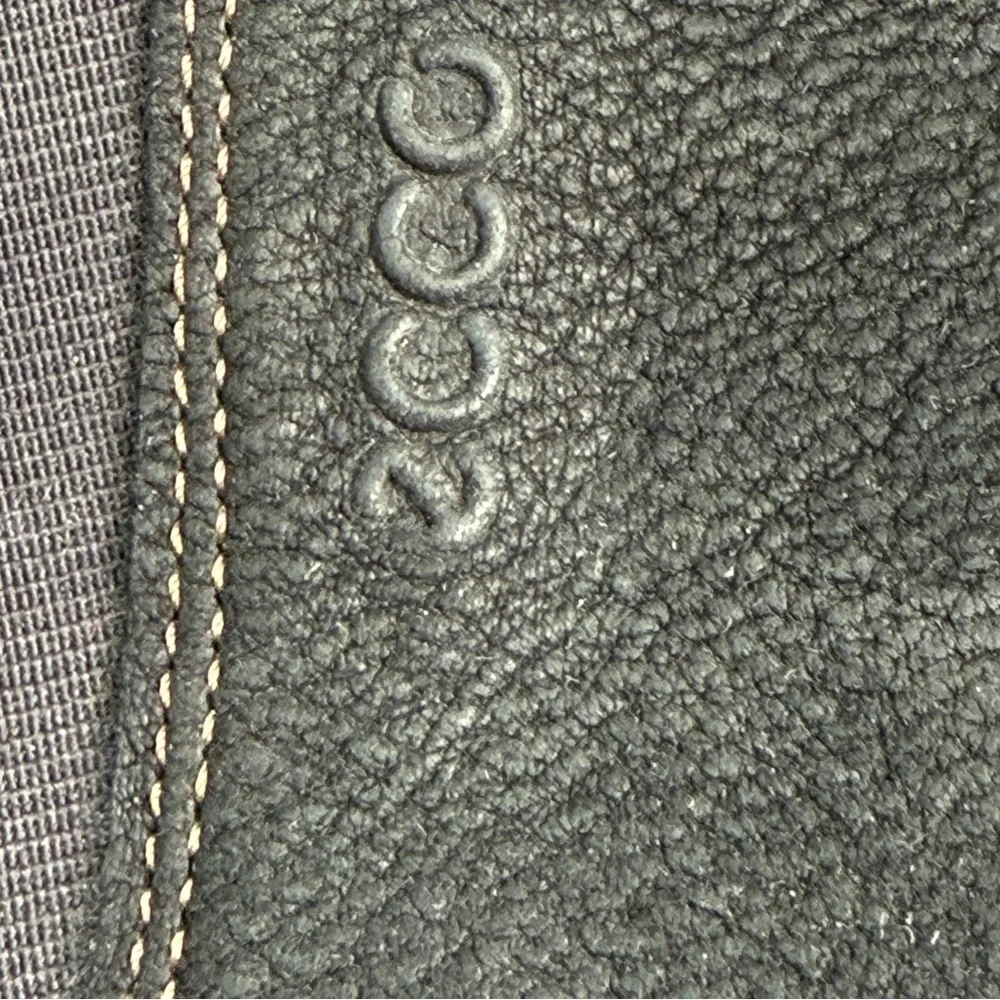 Ecco jet black